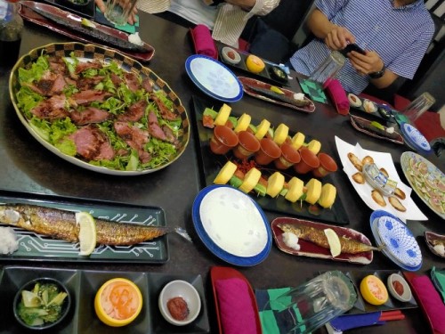 バングラデシュの日本食レストランの料理。