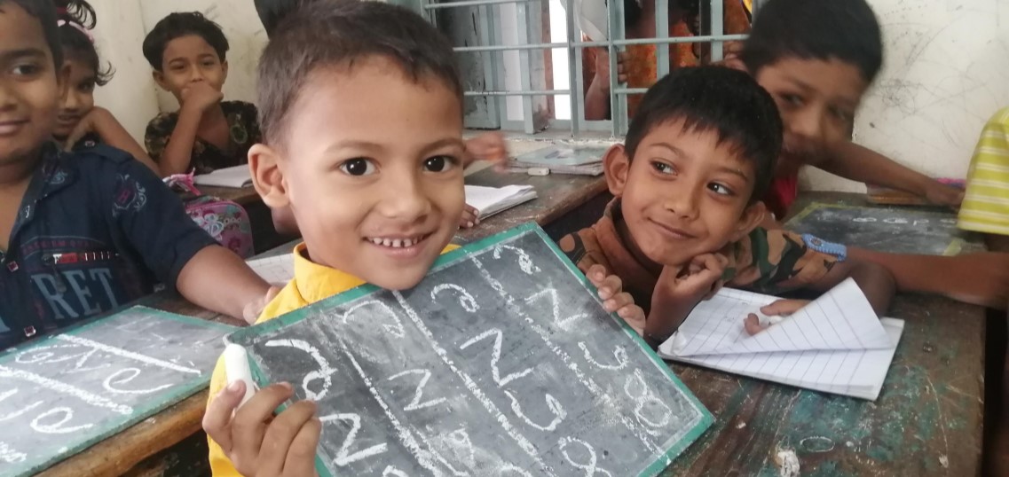 みんなで書こう！ベンガル文字を学ぶスラム街の子どもたち 【2023年4月の活動報告】
