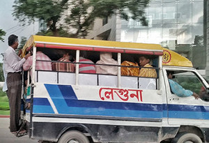 Photo-7: Leguna moving into Dhaka city