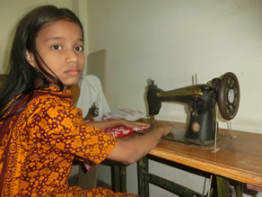 Photo-6: Moniya-chan making a Shalwar kameez with a sewing machine (the clothes she wears are also Shalwar kameez)