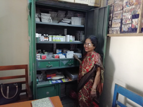 Photo-2: Principal teacher who carefully stores medicine in the principal's room