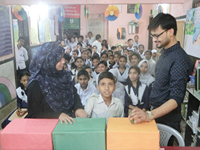 Photo-2: A boy playing a game to guess the name of the food in the box