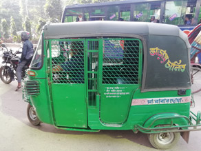 Photo-4: CNG (3-wheel taxi) running on the street