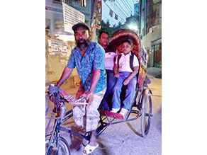 Photo-2: Parents picking up and dropping off at rickshaw for the safety of their children