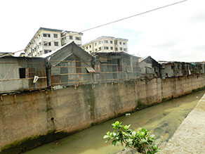 Photo-1: Slums in the Duaripara district before eviction