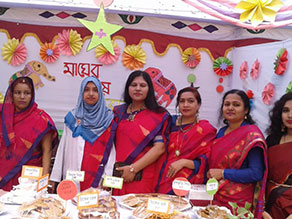 Photo-4: Parents behaving pita in a campus tent