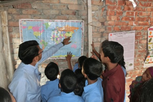 Children looking for Japan while looking at the world map